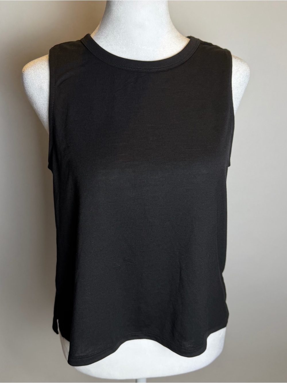 Old Navy Black Active Ultra- Lite Go Dry Sleeveless Crewneck Tank Top